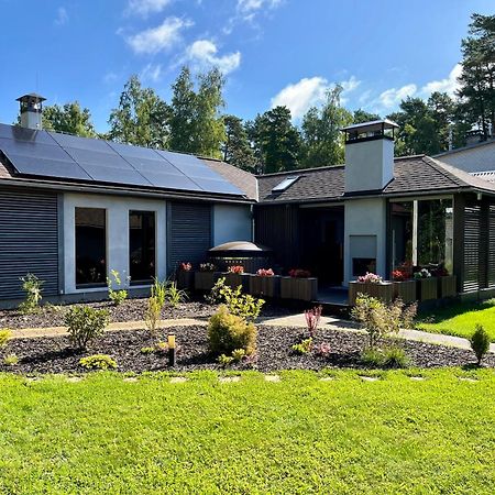 Clockhouse Cottage Saulkrasti Exterior photo
